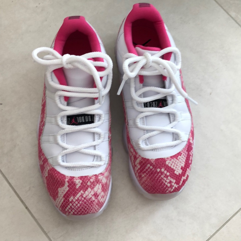 Authentic Women’s air Jordan 11 Retro Low. Size 8